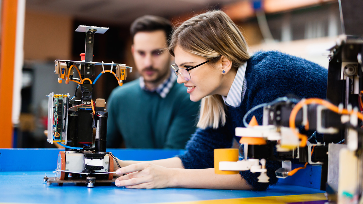 Promozione delle donne con una formazione nelle professioni STEM